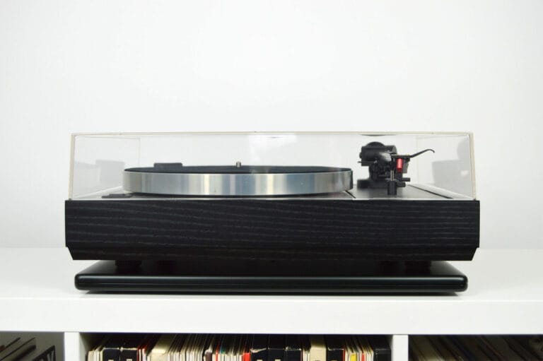 TCI Podium isolation platform positioned under a turntable during the FutureShop listening test